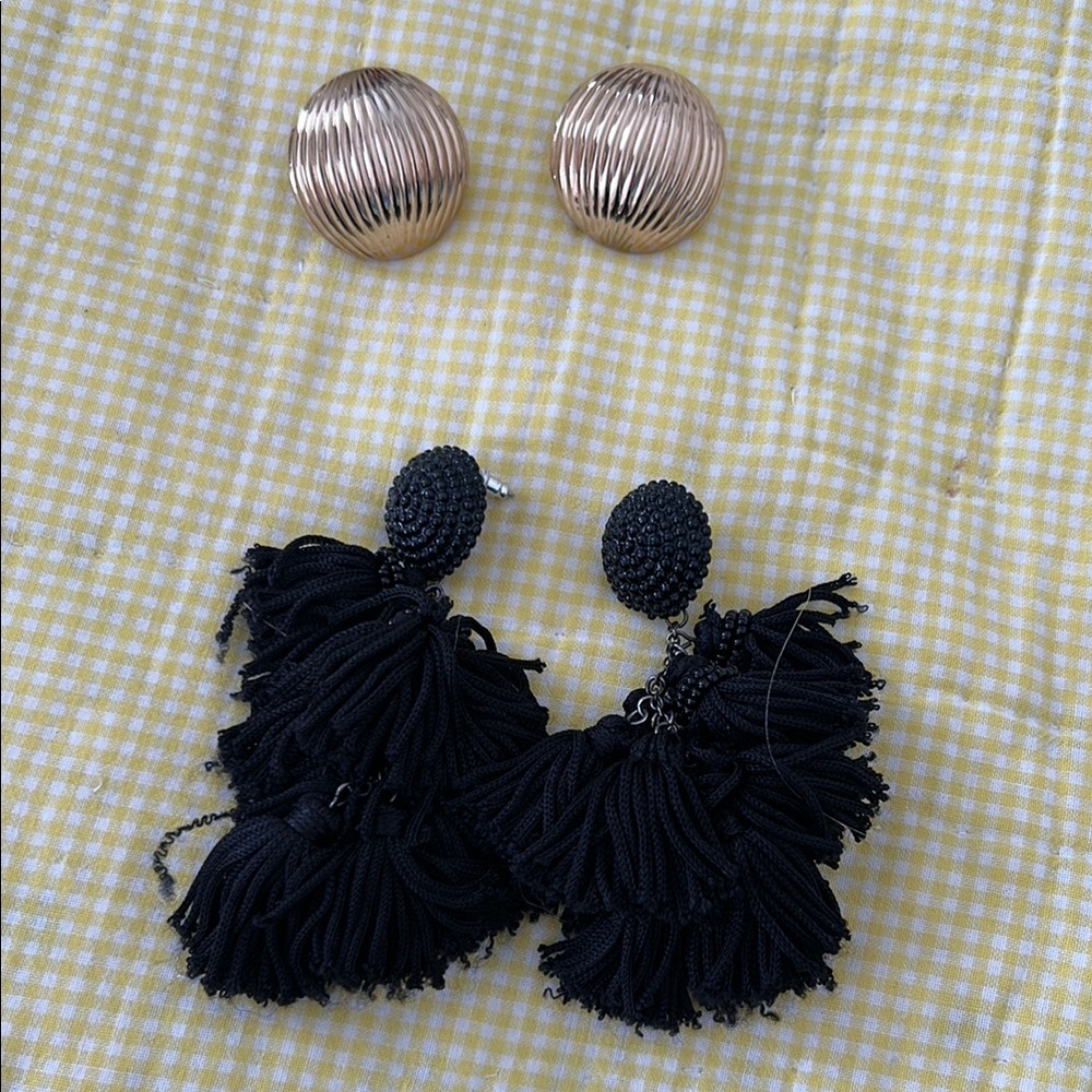 Elegant Black and Gold Earrings Set